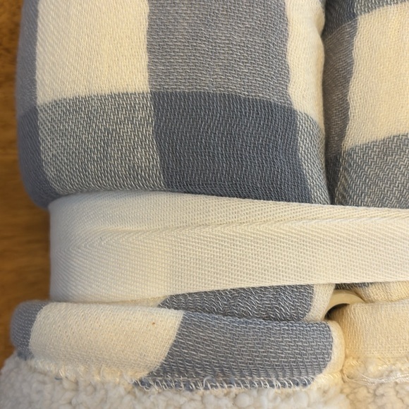 NWT! Sonoma Sherpa + Cotton Throw Blanket ~ 50” x 60” - Picture 4 of 5